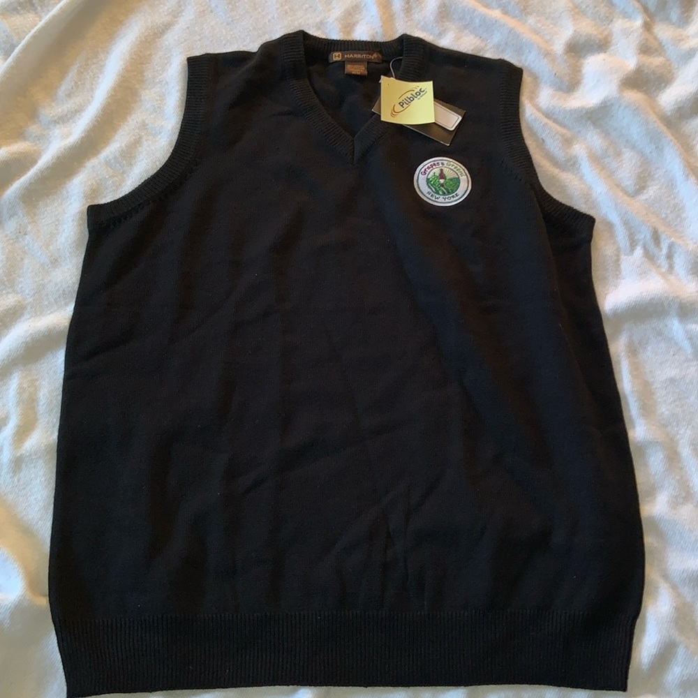 Harriton golf pullover sweater vest v neck medium. Black LI NY GRAPES TO GREENS